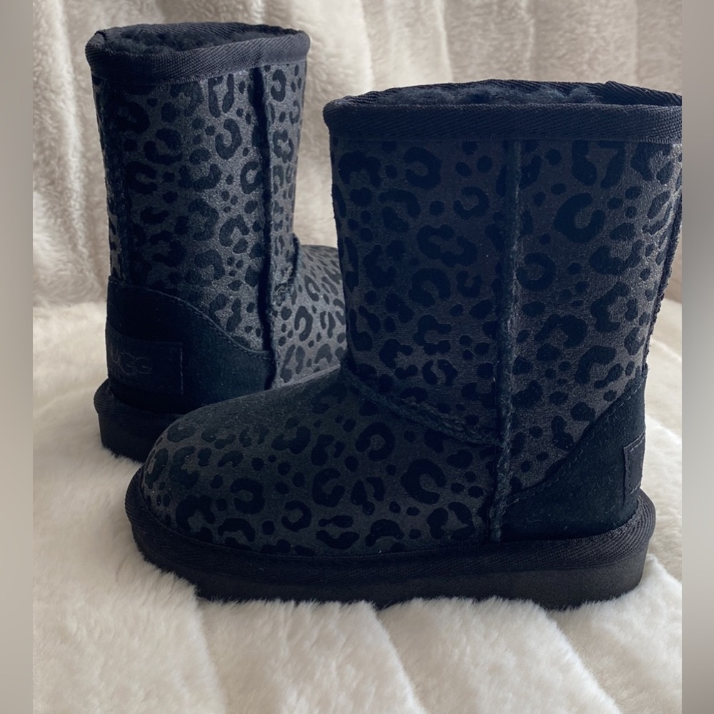 New UGG boots for kids size 7